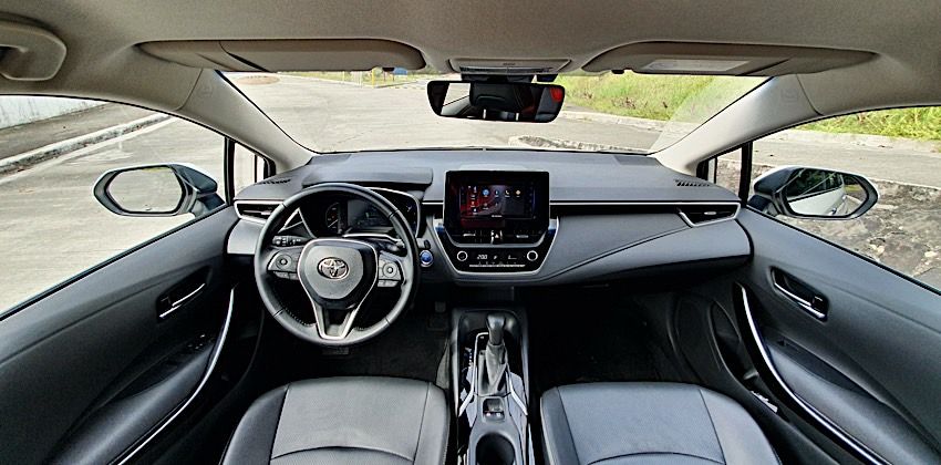 Toyota Corolla Altis 1.8 V HV interior