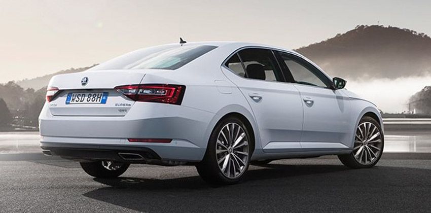 Skoda Super sedan rear