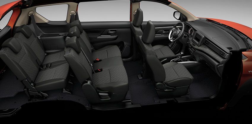 Suzuki XL7 interior