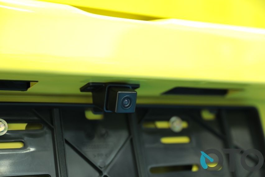 Kamera parkir mundur pada Daihatsu Ayla terbaru