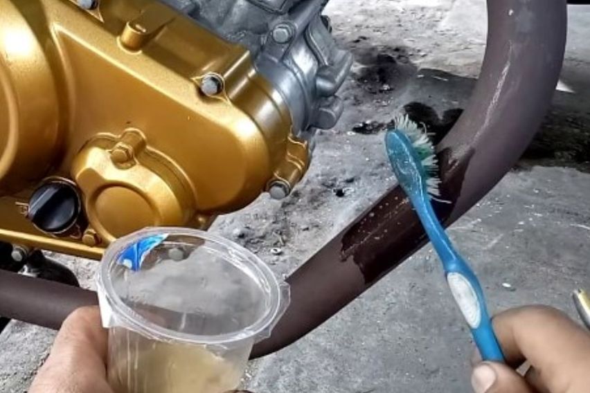 DIY bersihkan karat knalpot
