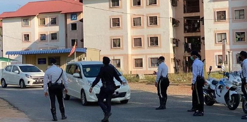 Selangor Cops Strictly On Enforcing Movement Control Order Zigwheels