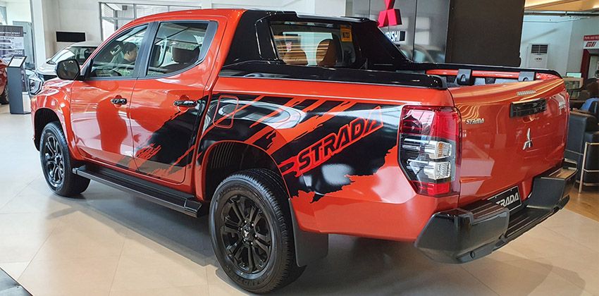 Mitsubishi Strada Athlete rear