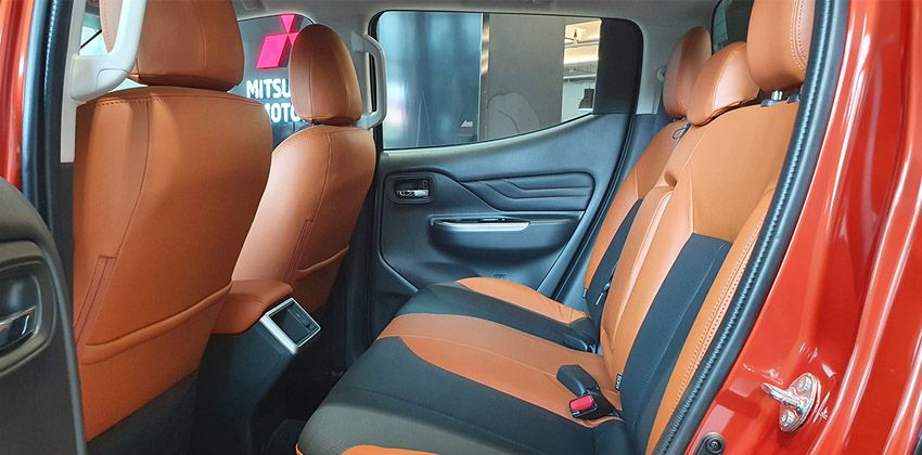 Mitsubishi Strada Athlete cabin