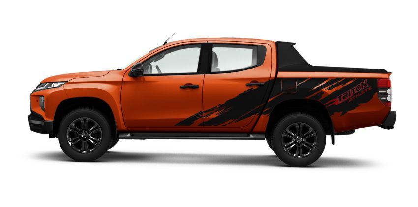 Mitsubishi Strada Athlete side