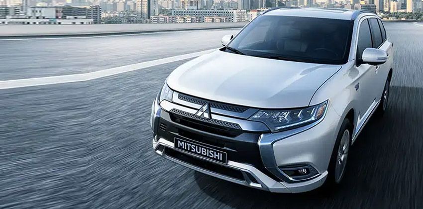 Mitsubishi Outlander PHEV front