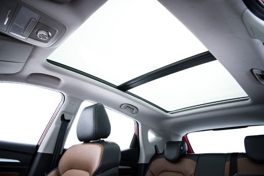 MG ZS panoramic roof