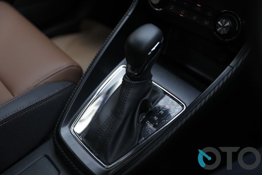 Transmisi otomatis 4-speed