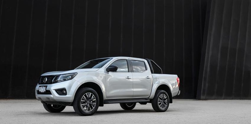 Nissan Navara Black Edition body photo 2