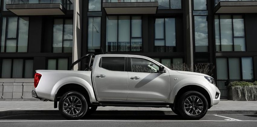 Nissan Navara Black Edition body photo