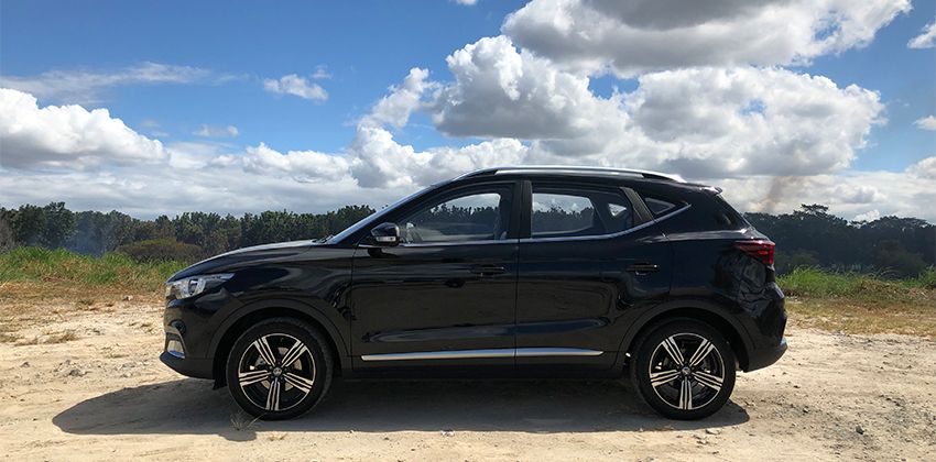 MG ZS Alpha AT side 850 x 420