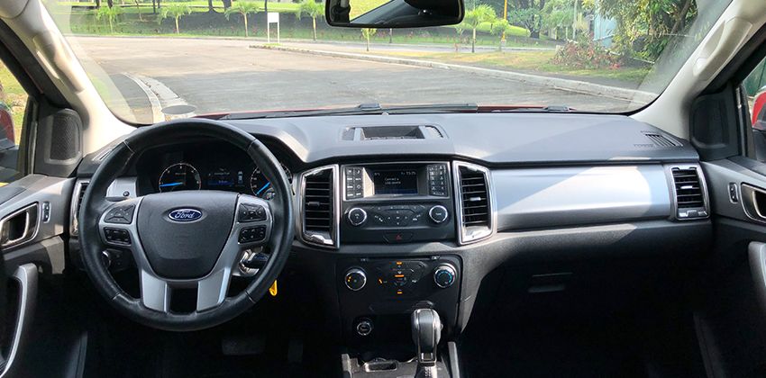 Ford Ranger XLT 4x2 cockpit 850 x 420