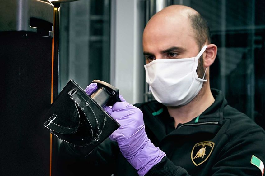 Lamborghini bikin masker hadapi Covid-19