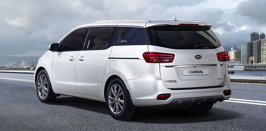  Kia Carnival rear