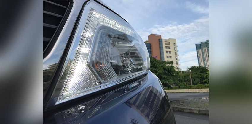 Nissan NP300 Navara headlamp 850 x 420