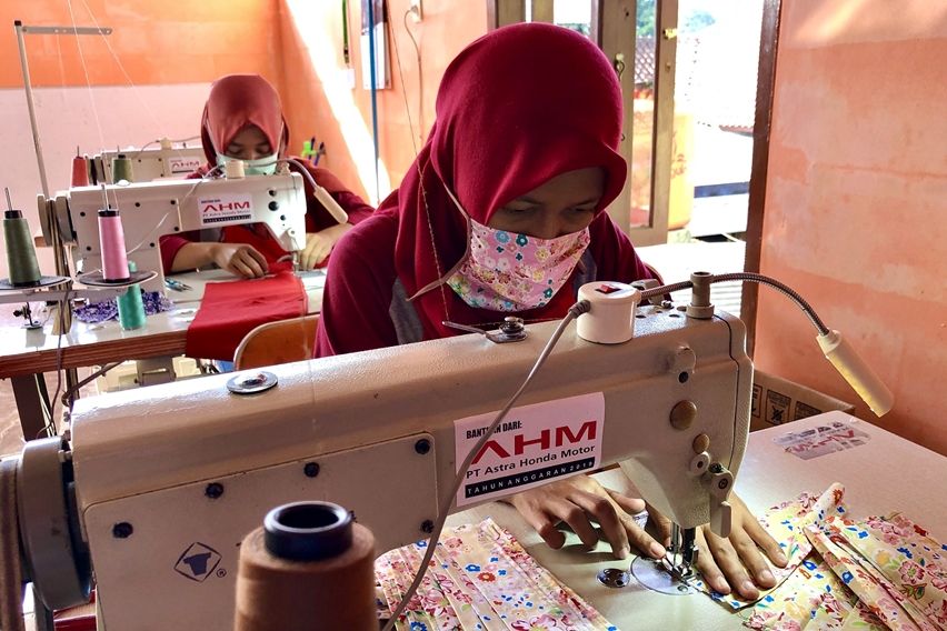 Mitra binaan Astra Honda Motor bikin masker untuk Covid-19