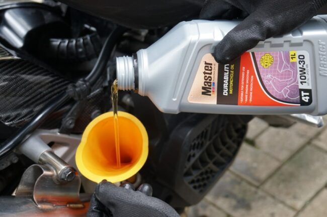 Ganti Oli Mesin Motor Sendiri Ketika PSBB, Begini Tahapannya Ganti Oli Mesin Motor Sendiri Ketika PSBB, Begini Tahapannya