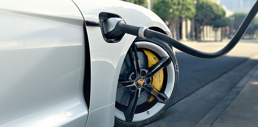 Porsche Taycan charging 850 x 420