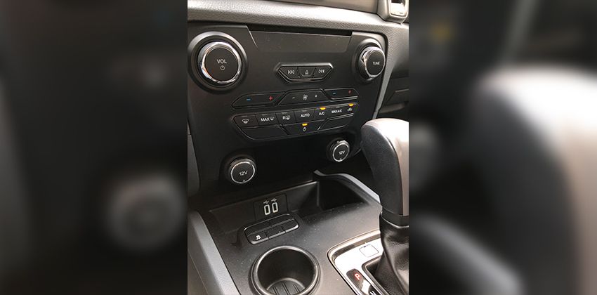 Ford Everest Trend 4x2 AT controls  850 x 420