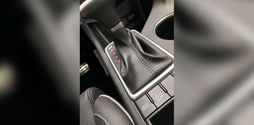 Kia Sportage GT gear shift 850 x 420