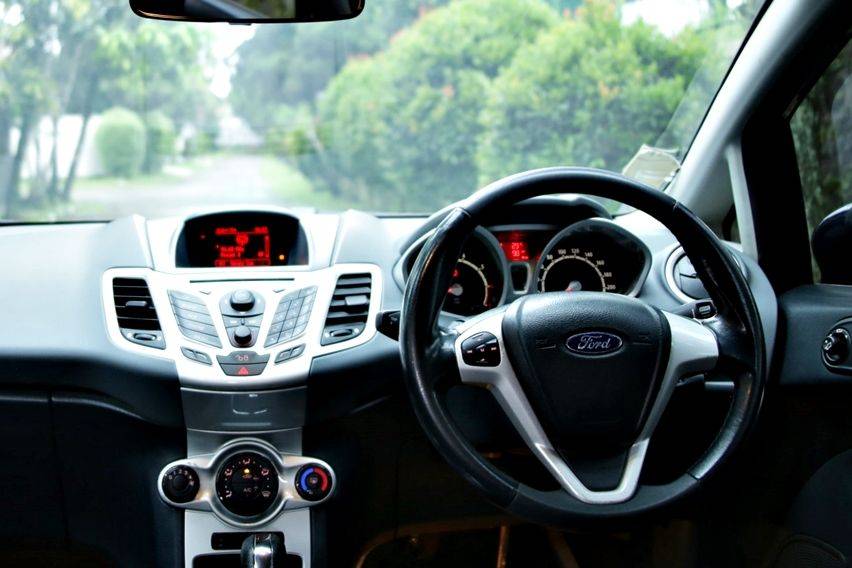 Ford Fiesta S Opsi Hatchback Bekas Stylish Lebih Murah Dari Daihatsu Ayla Oto Plafon interior ford fiesta