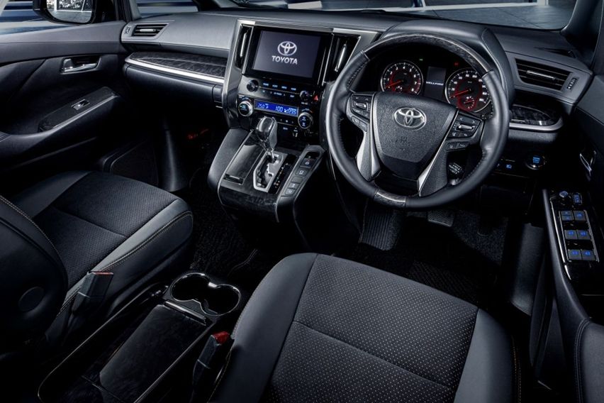 Interior Toyota Vellfire Golden Eyes