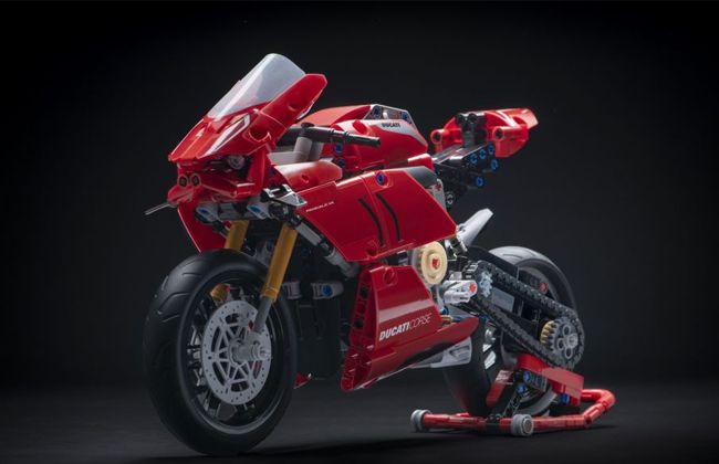 LEGO comes with Ducati Panigale V4 R kit, with a functional gearbox