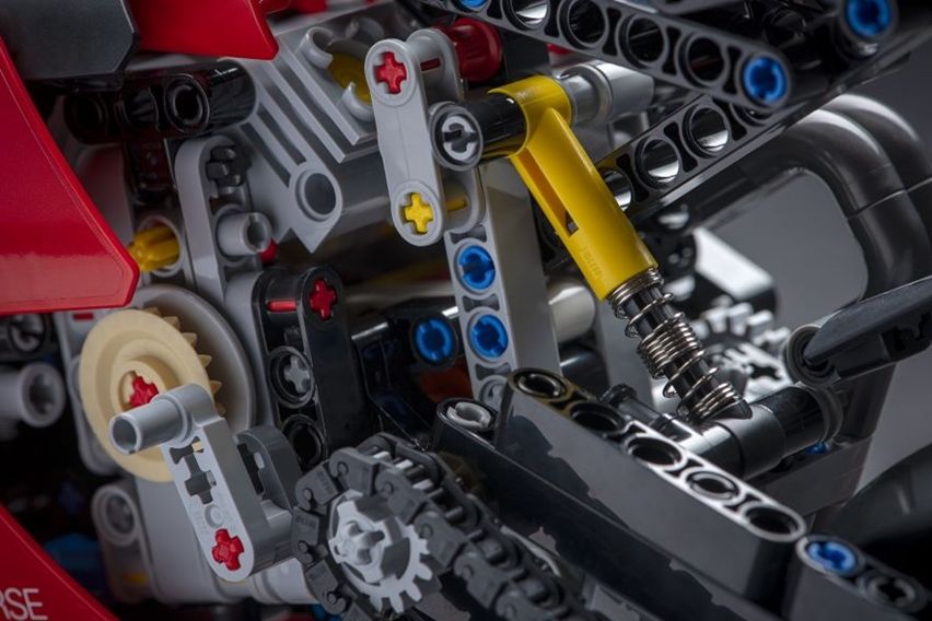 Mesin Ducati Panigale V4 R LEGO
