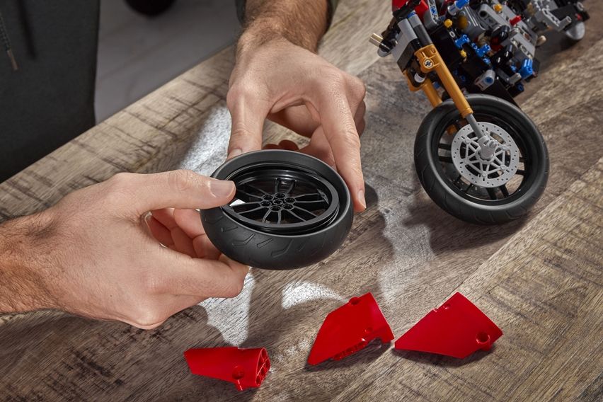 Lego Ducati Panigale V4 R