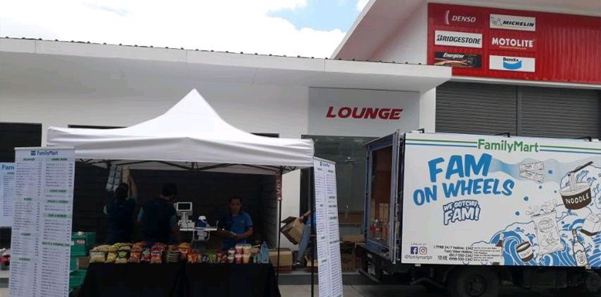 Phoenix Fam on Wheels