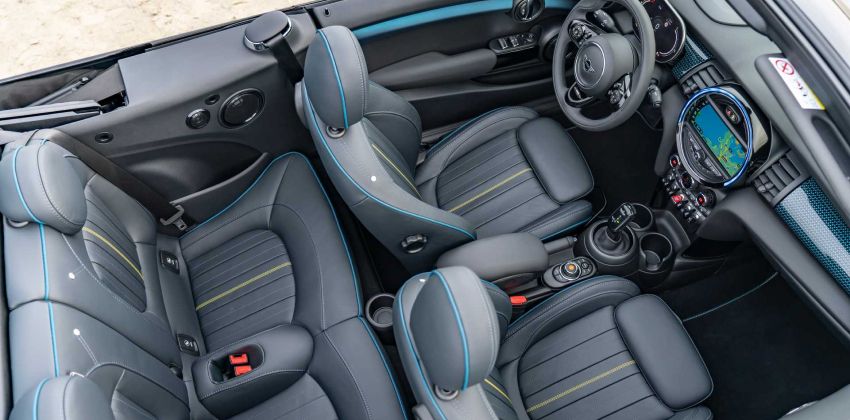 2021 Mini Cooper cabin