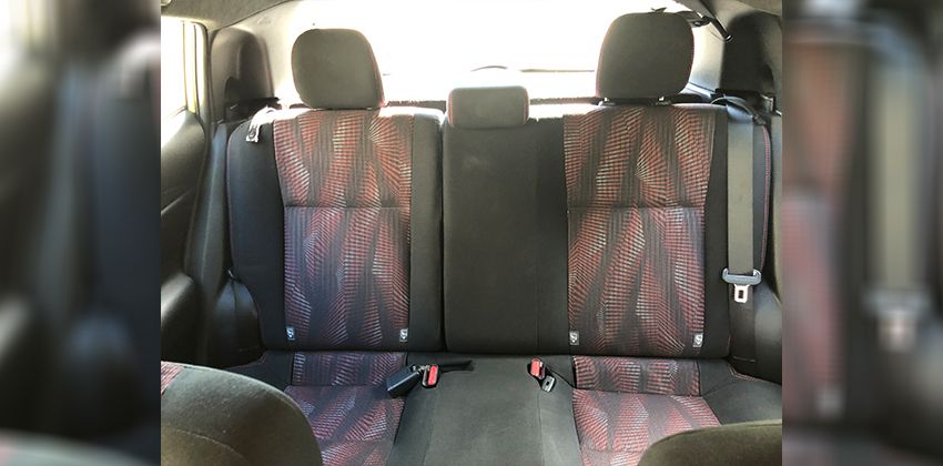 Toyota Yaris 1.5 S AT rear seats 850 x 420