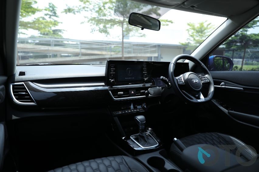 kia seltos interior