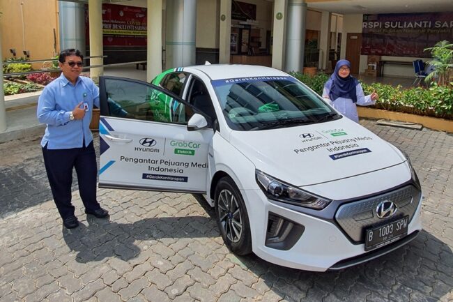 Hyundai dan Grab Siapkan Ioniq Electric Jadi Angkutan Tenaga Medis Hyundai dan Grab Siapkan Ioniq Electric Jadi Angkutan Tenaga Medis