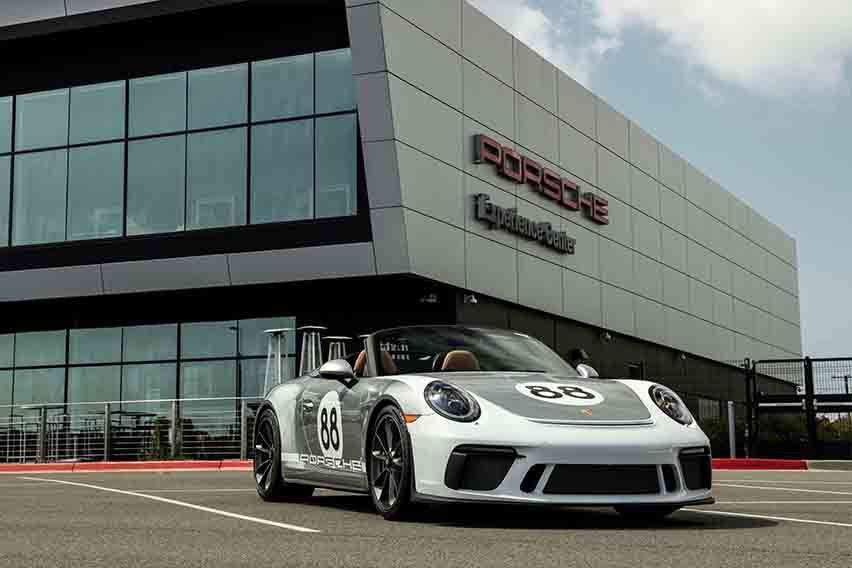 Porsche 911 Speedster front quarter