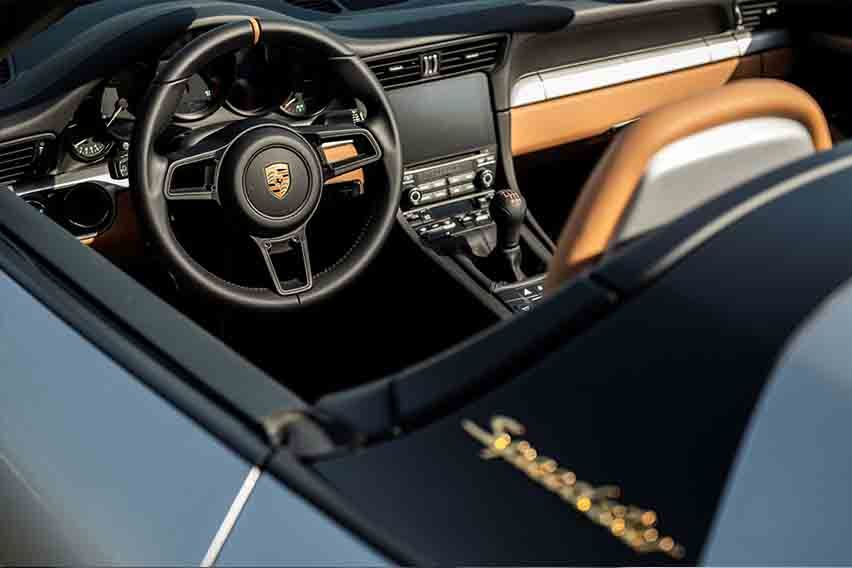 Porsche 911 Speedster cockpit
