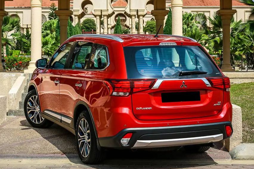 Mitsubishi Outlander rear