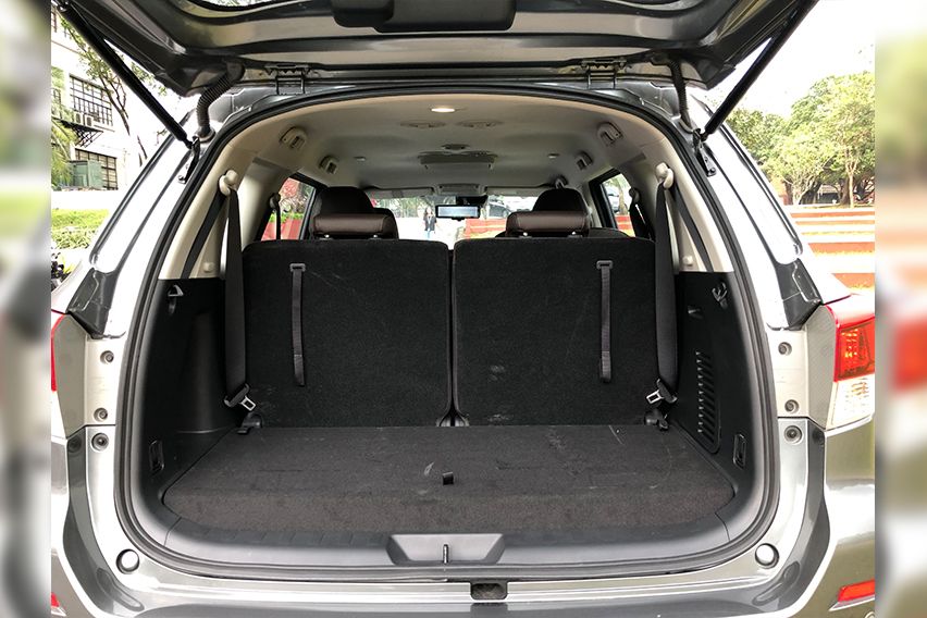 Nissan Terra 2.5L VL 4x4 7AT cargo bay