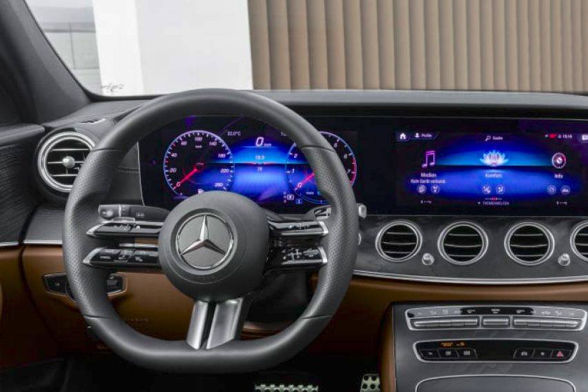 2021 Mercedes-Benz E-Class comes with a new touch-sensitive steering wheel