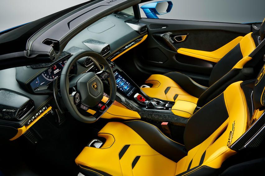 Huracan Evo RWD Spyder cabin