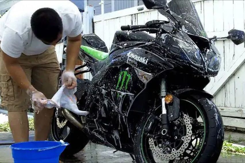 Wash your two-wheeler properly