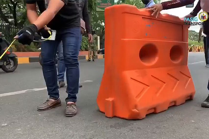 Pasig sidewalk widening body barrier photo