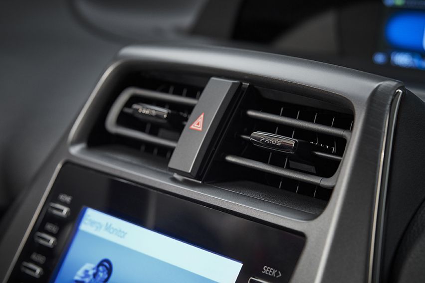 2021-Prius-2020-Edition_body photo 2