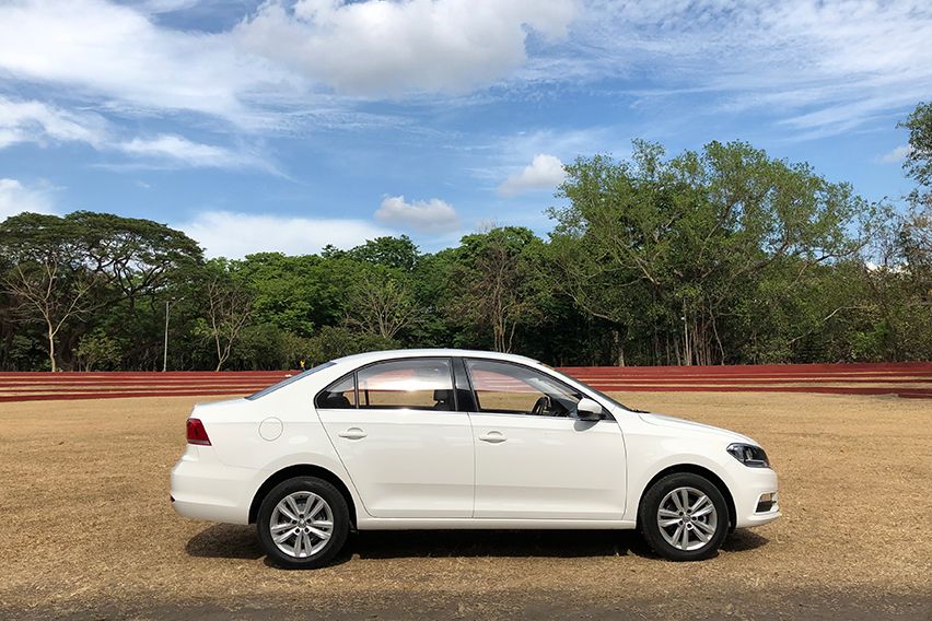 Volkswagen Santana 180 MPI AT SE side