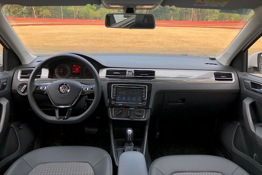 Volkswagen Santana 180 MPI AT SE cockpit