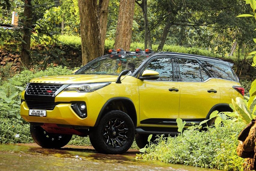 Modifikasi Toyota Fortuner Gaya Off-road Mentereng dari India  
