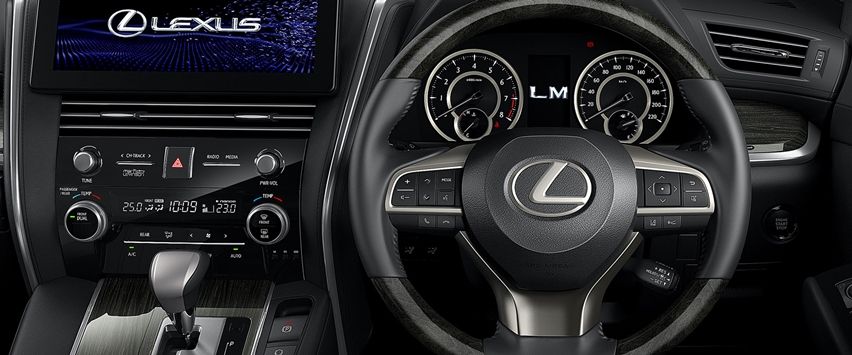kokpit Lexus LM