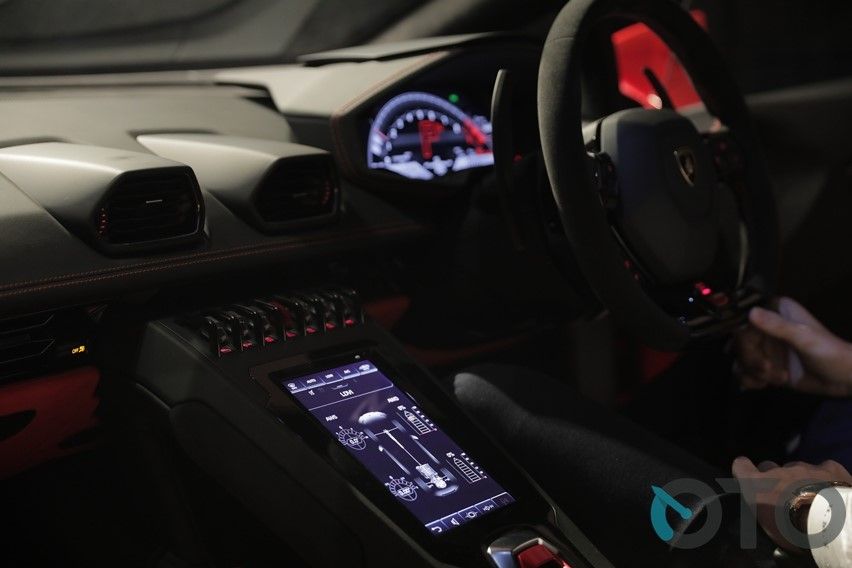 huracan evo interior