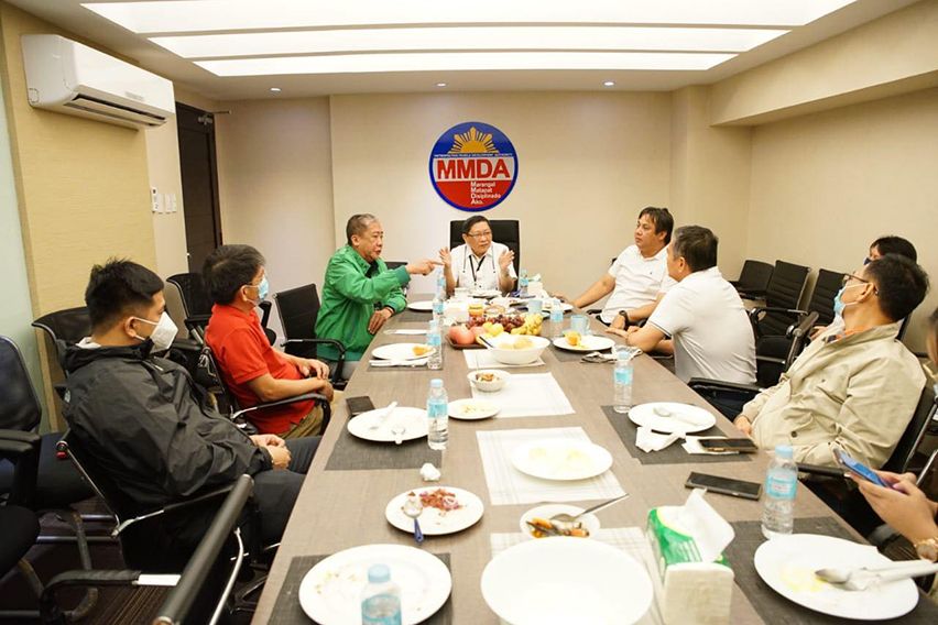 DOTr MMDA bicycle lane body photo