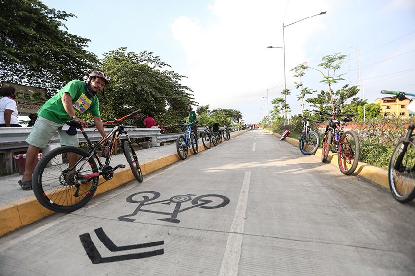 DOTr vows to up mass transport capacity, build 'walkable communities'
